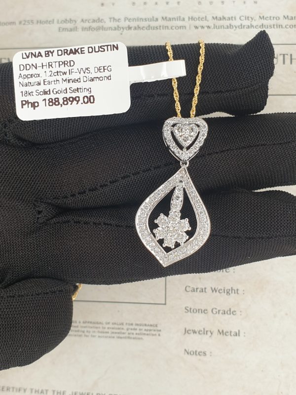 #LVNA2024 | 18kt Heart Pear Halo Diamond Necklace Hot on Sale