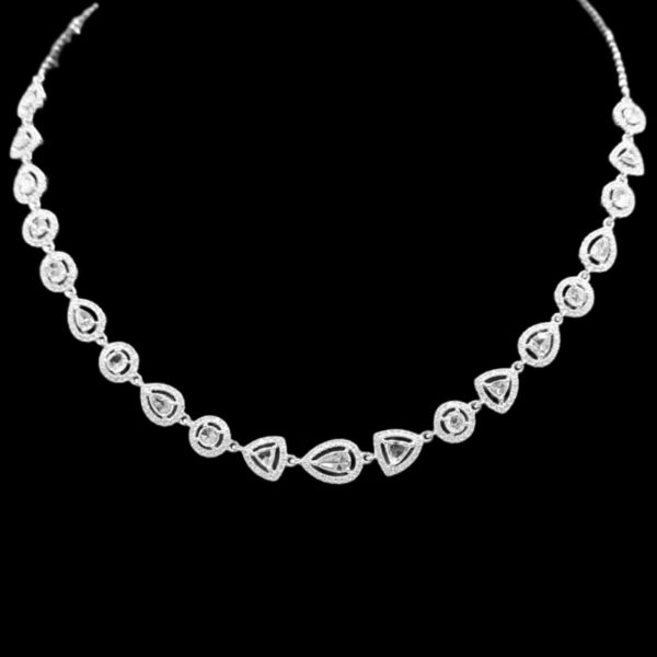 Grand Cluster Shape Diamond Necklace 18ktt Fashion