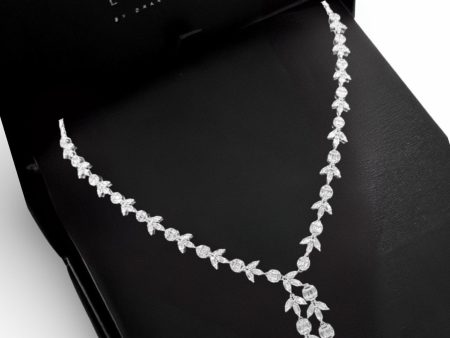 #LVNA2024 | Cluster Shape Dangling Diamond Necklace 18kt Online