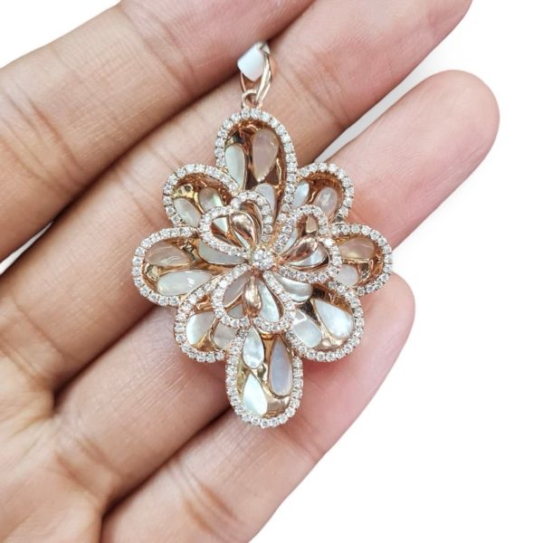 NEW Floral Mother of Pearl Diamond Pendant 18kt Online Hot Sale