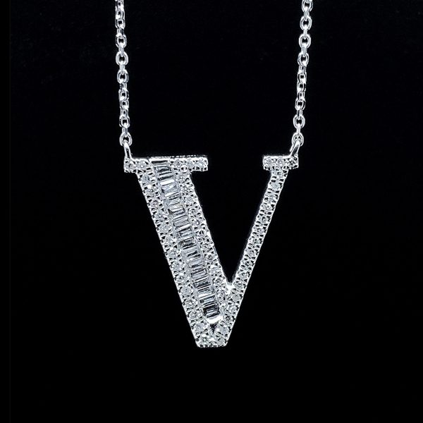 Alphabet Letter V Diamond Necklace 14kt For Sale