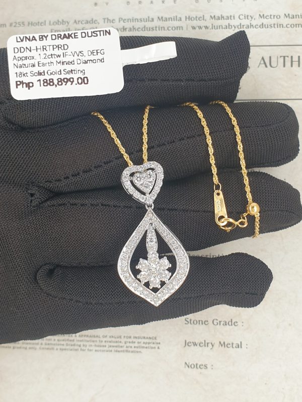 #LVNA2024 | 18kt Heart Pear Halo Diamond Necklace Hot on Sale