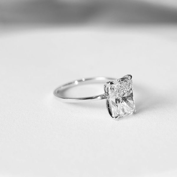 2.50cts++ Radiant Cut Solitaire Diamond Engagement Ring IGI Certified on Sale