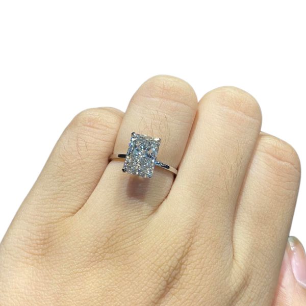 2.50cts++ Radiant Cut Solitaire Diamond Engagement Ring IGI Certified on Sale